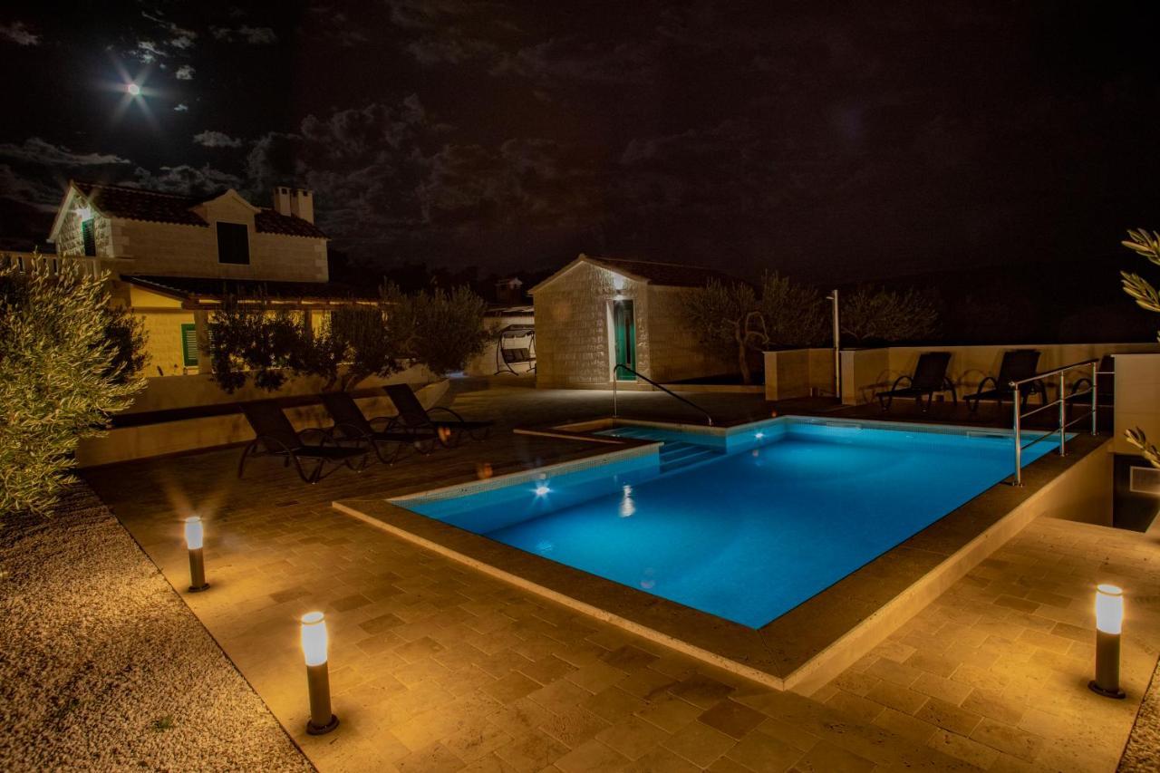 Opg Villa Meri Pucisca Buitenkant foto