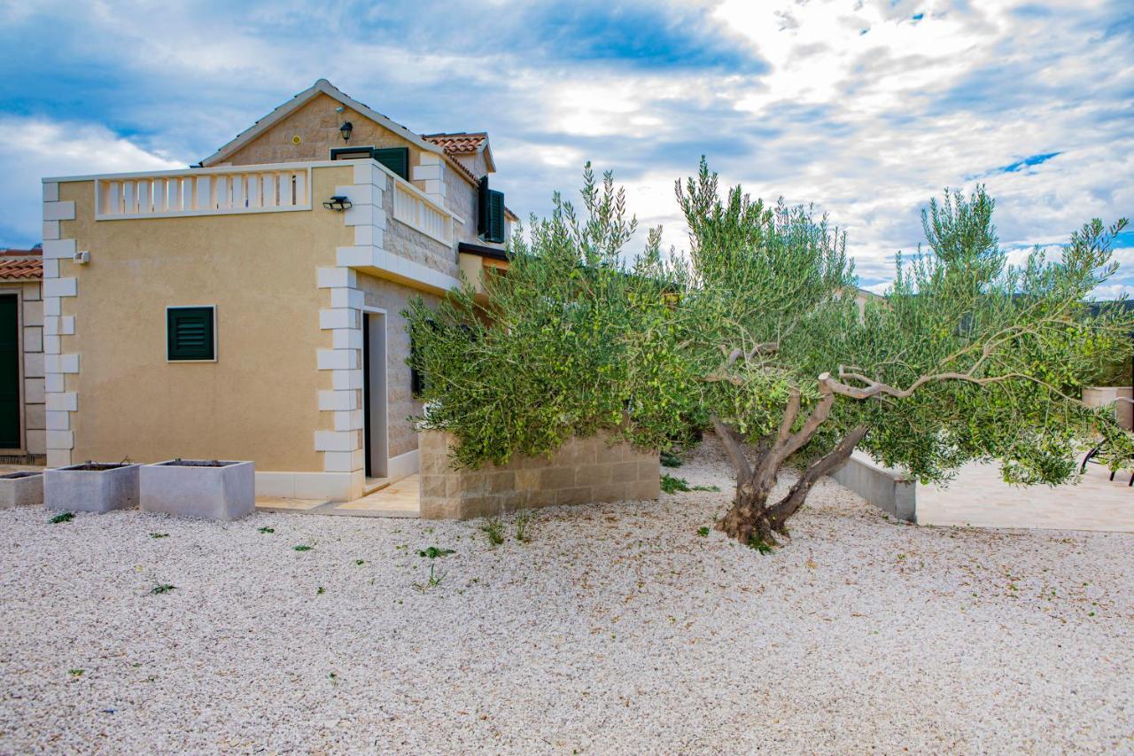 Opg Villa Meri Pucisca Buitenkant foto