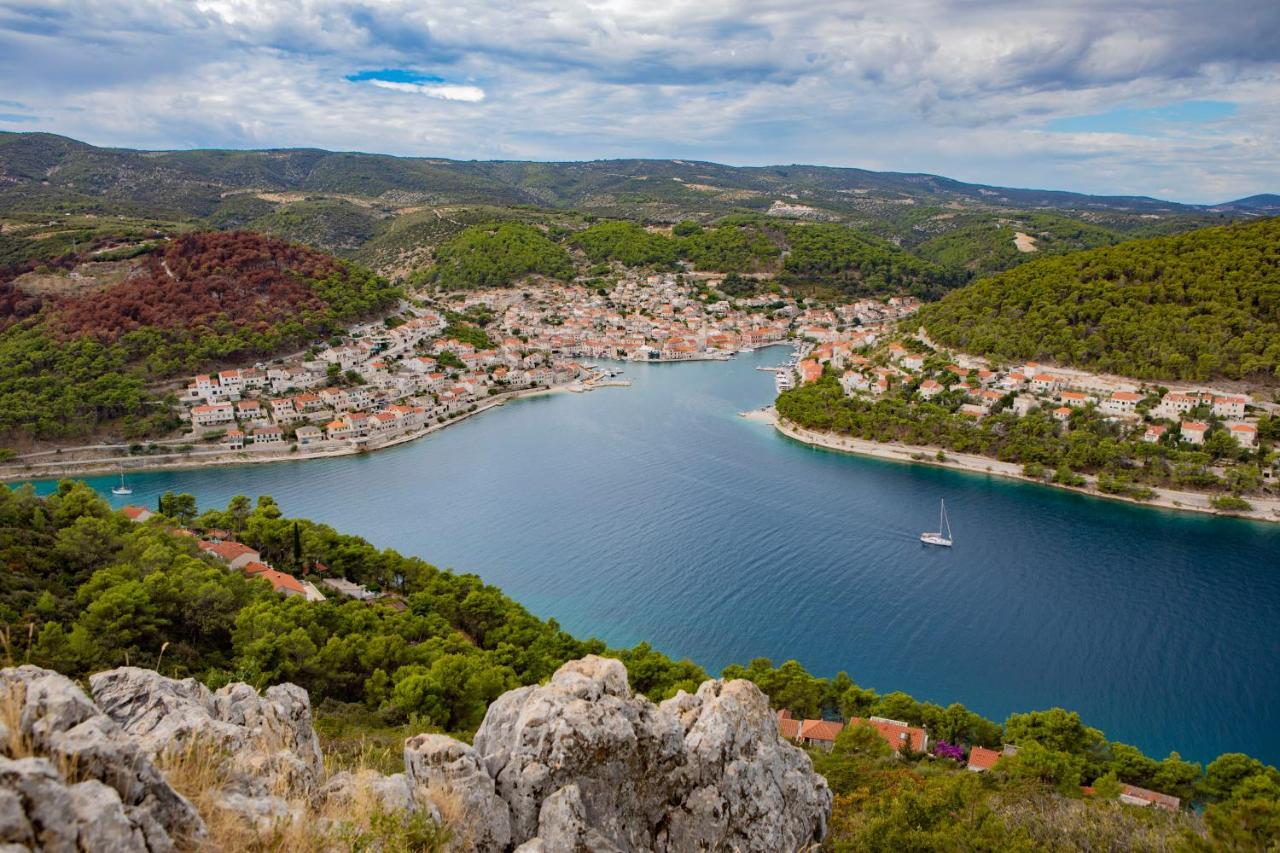 Opg Villa Meri Pucisca Buitenkant foto