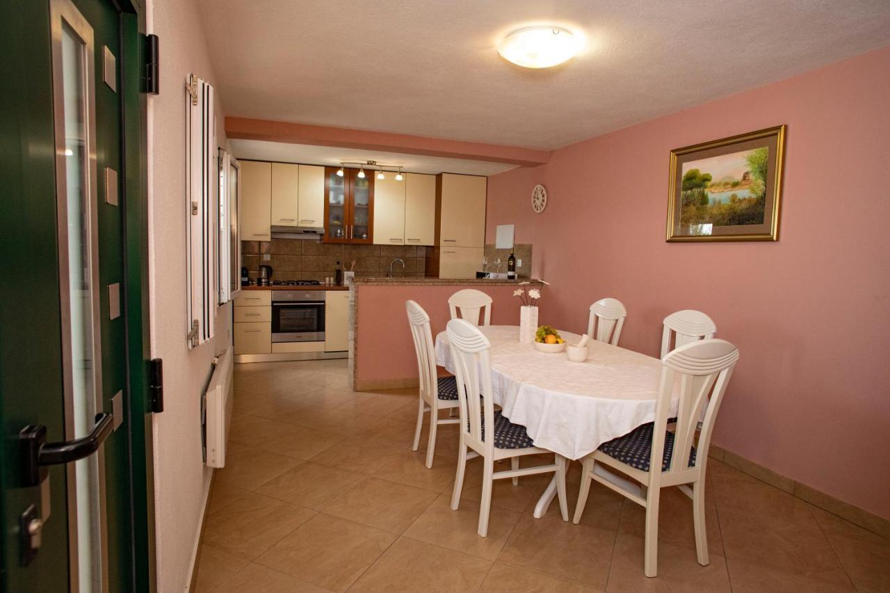 Opg Villa Meri Pucisca Buitenkant foto