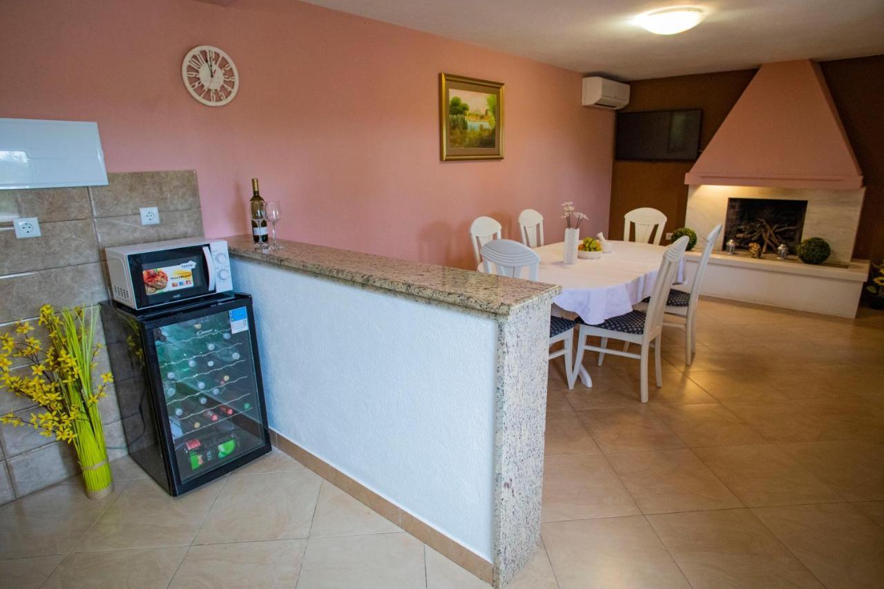 Opg Villa Meri Pucisca Buitenkant foto