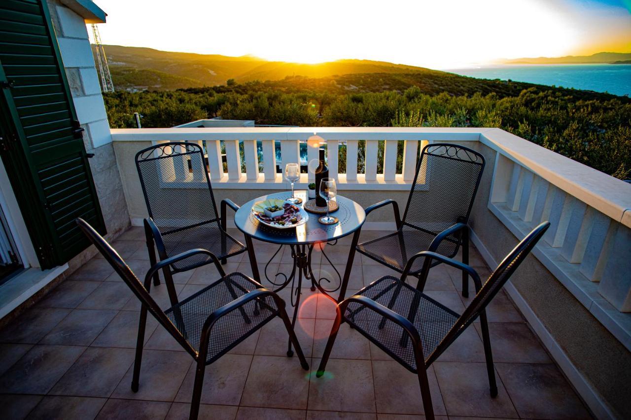Opg Villa Meri Pucisca Buitenkant foto