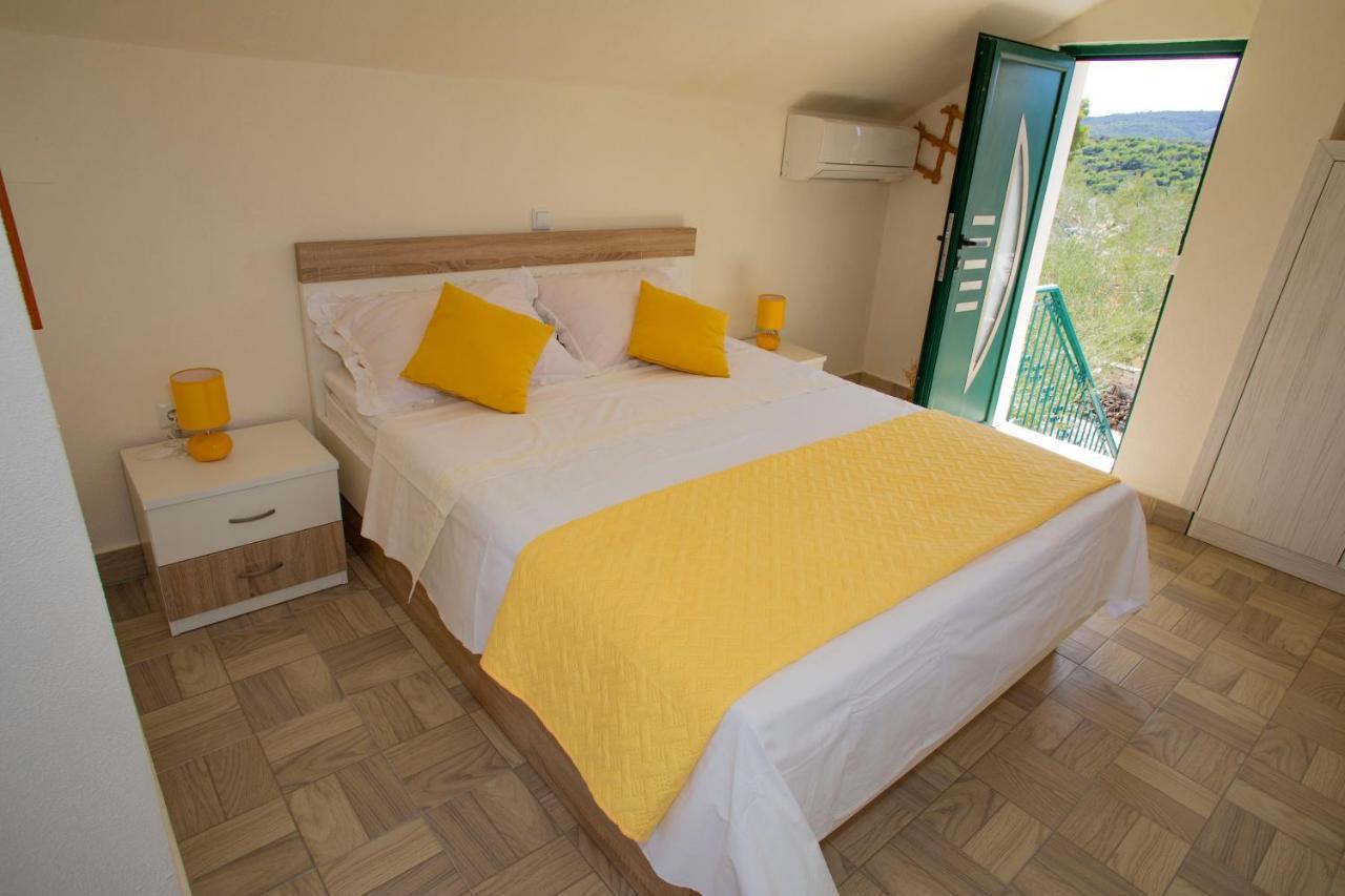 Opg Villa Meri Pucisca Buitenkant foto